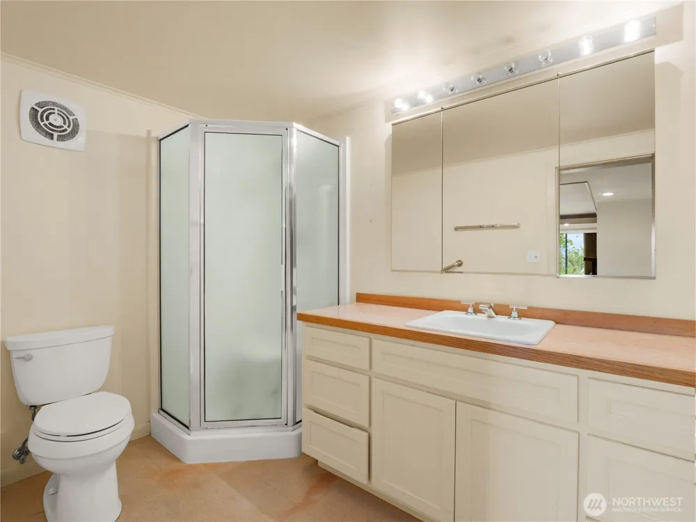 10561 15th Avenue NW Seattle, WA 98177