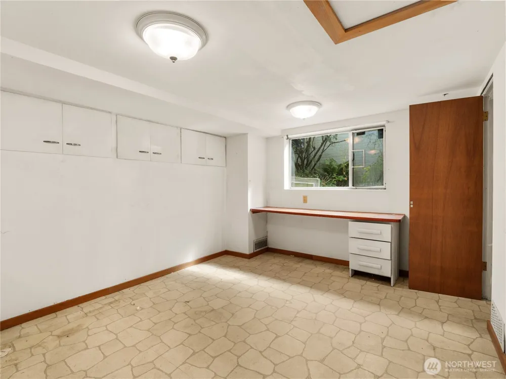 10561 15th Avenue NW Seattle, WA 98177