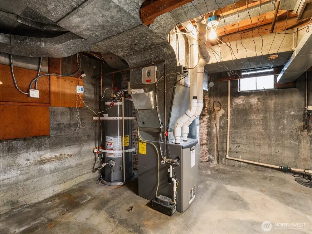 10561 15th Avenue NW Seattle, WA 98177