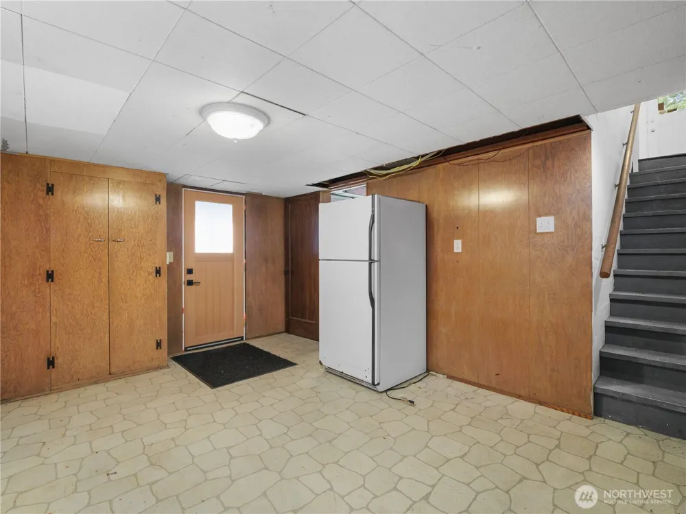 10561 15th Avenue NW Seattle, WA 98177