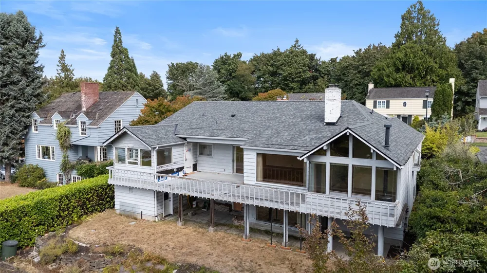 10561 15th Avenue NW Seattle, WA 98177