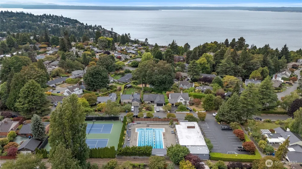 10561 15th Avenue NW Seattle, WA 98177