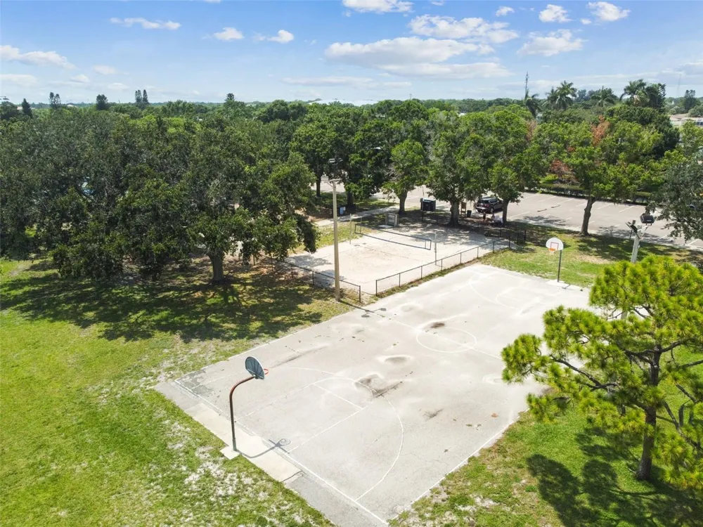 4135 CARSON STREET NE St Petersburg, FL 33703