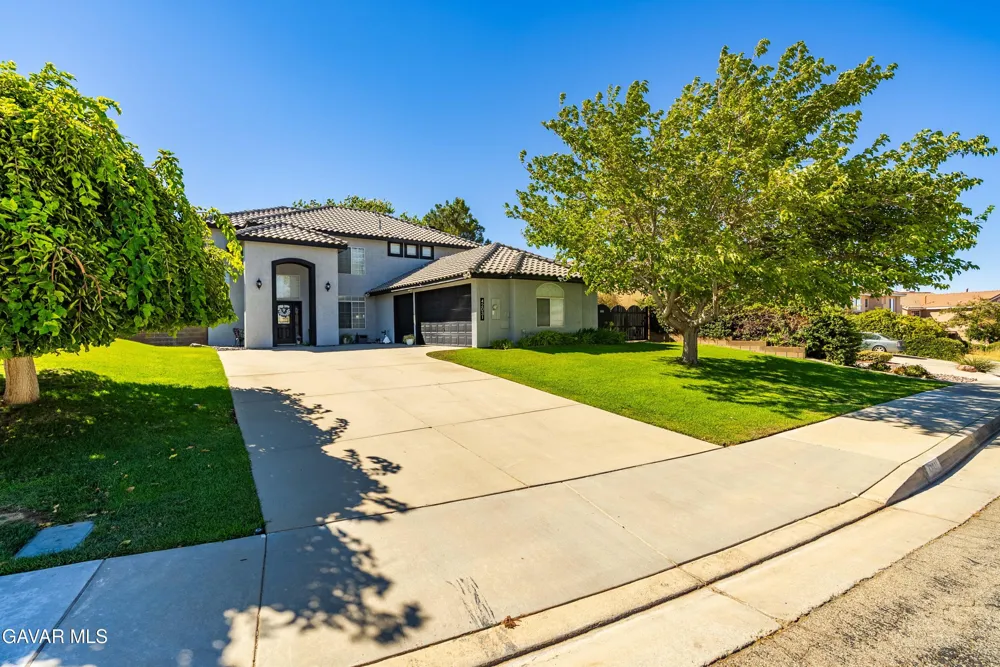 42031 Crestland Drive Lancaster, CA 93536