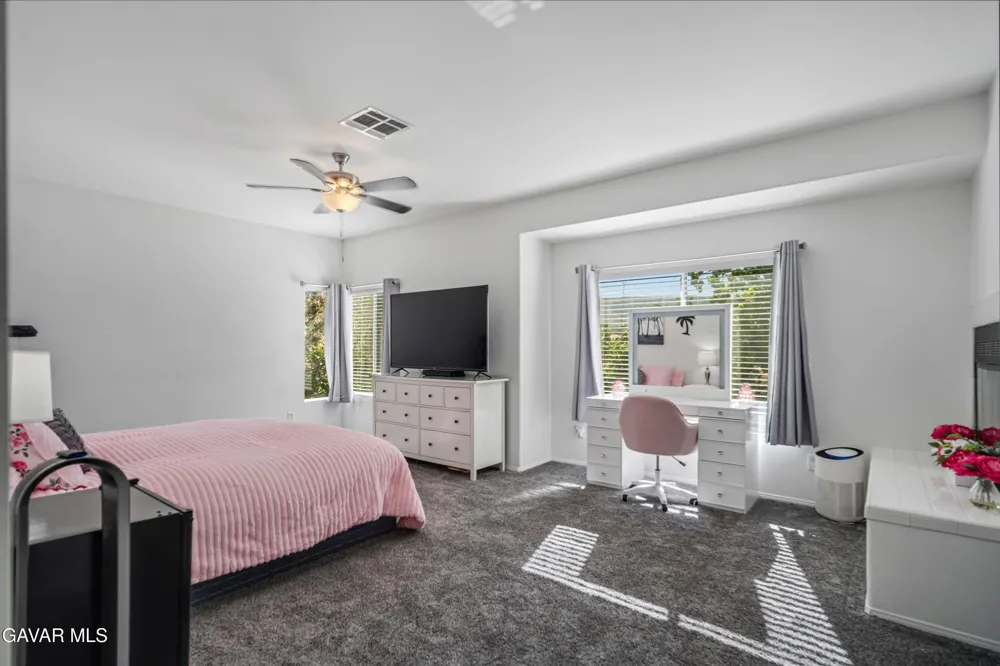 42031 Crestland Drive Lancaster, CA 93536