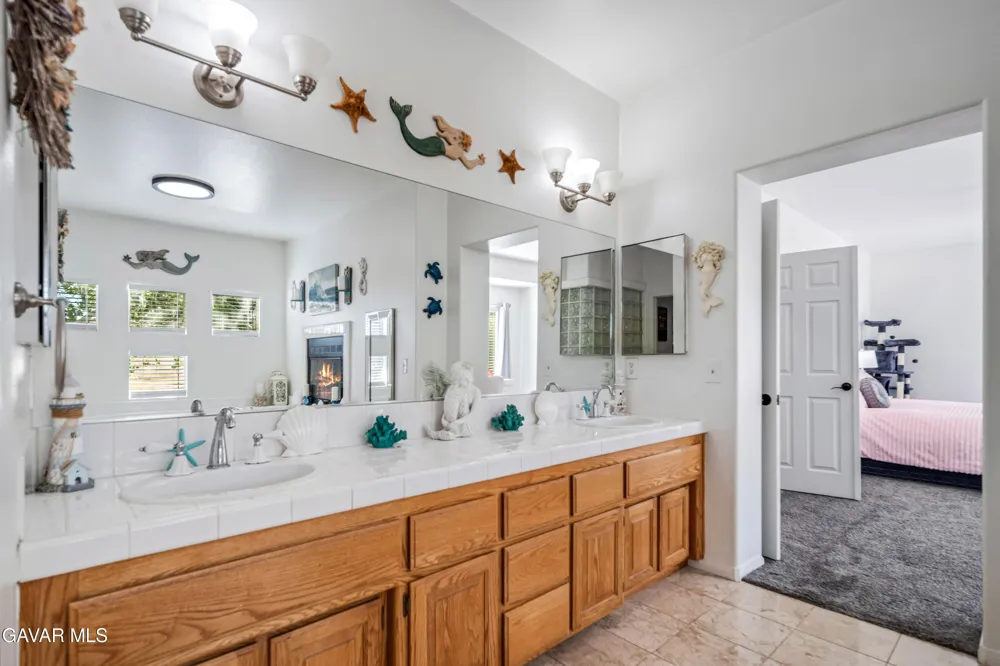 42031 Crestland Drive Lancaster, CA 93536