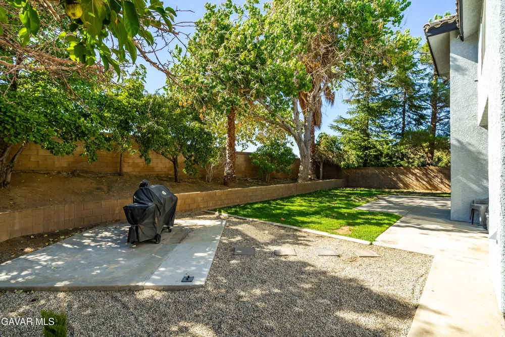 42031 Crestland Drive Lancaster, CA 93536