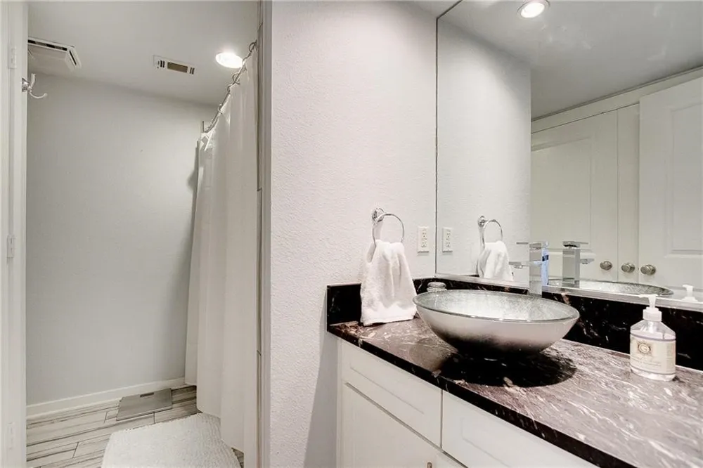 5111 Manett Street #203 Dallas, TX 75206