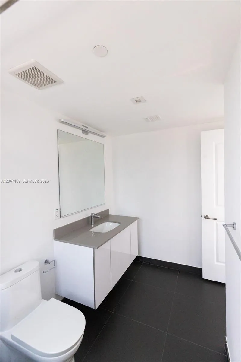 1600 NE 1st Ave #1420 Miami, FL 33132