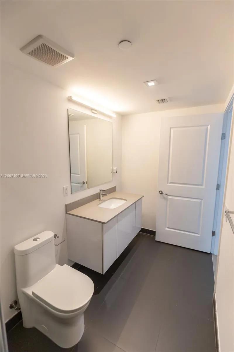 1600 NE 1st Ave #1420 Miami, FL 33132
