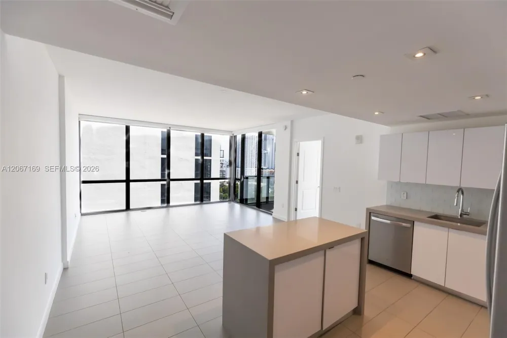 1600 NE 1st Ave #1420 Miami, FL 33132