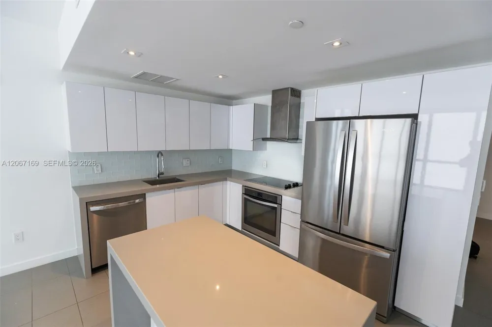 1600 NE 1st Ave #1420 Miami, FL 33132