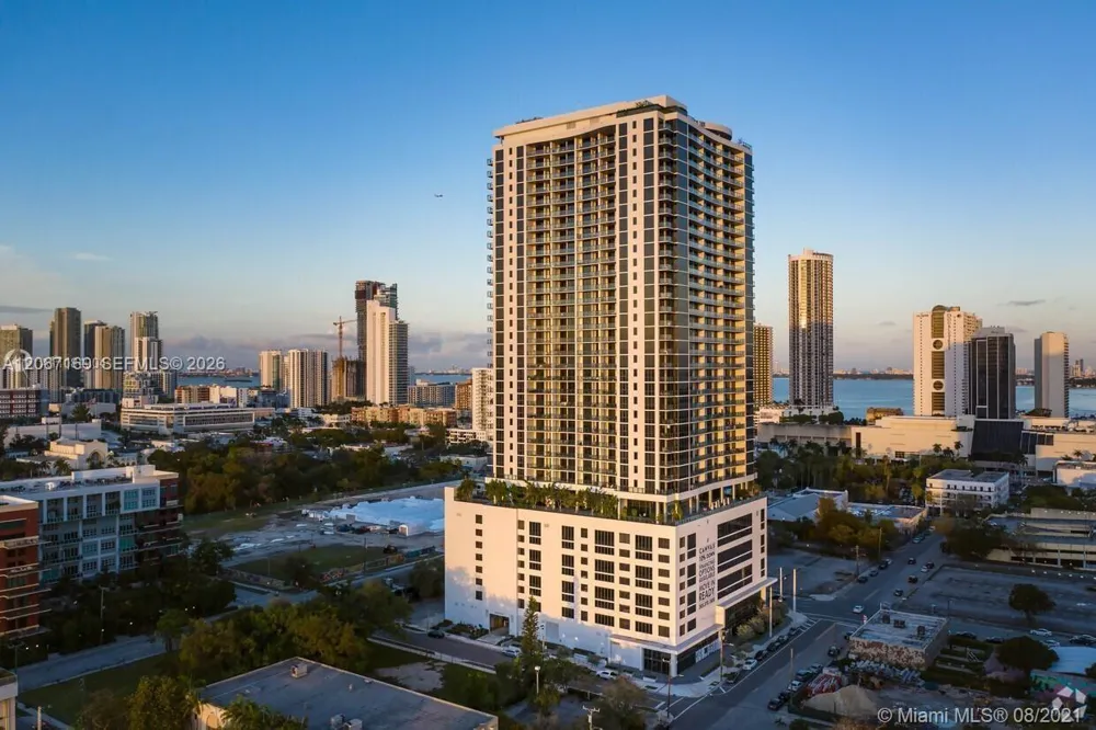 1600 NE 1st Ave #1420 Miami, FL 33132