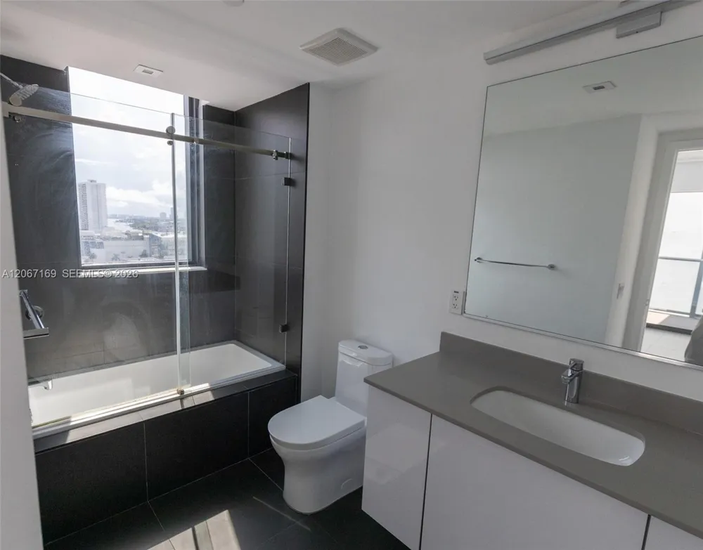 1600 NE 1st Ave #1420 Miami, FL 33132