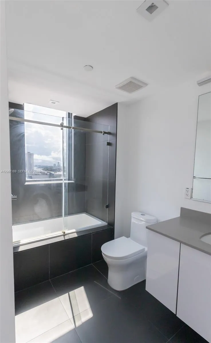 1600 NE 1st Ave #1420 Miami, FL 33132