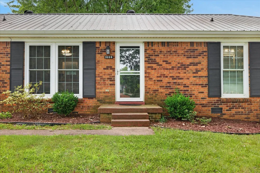 1866 Harriet Drive Clarksville, TN 37040