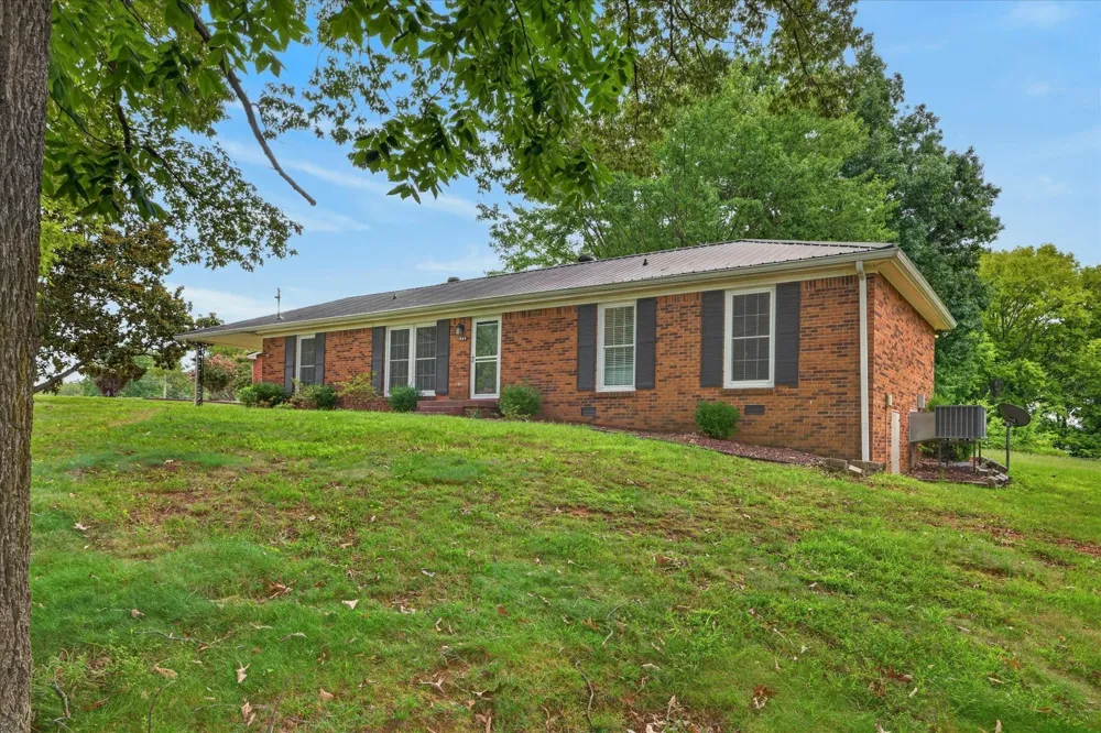 1866 Harriet Drive Clarksville, TN 37040