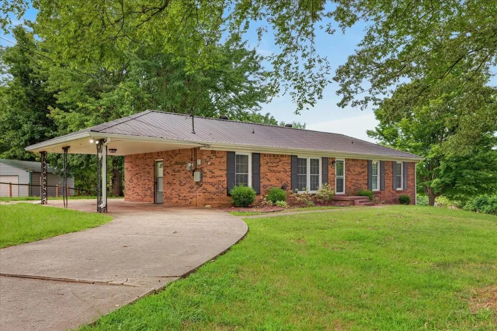 1866 Harriet Drive Clarksville, TN 37040