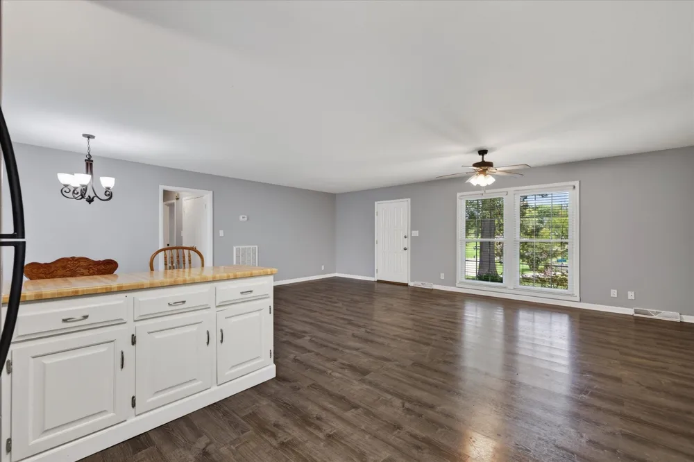 1866 Harriet Drive Clarksville, TN 37040