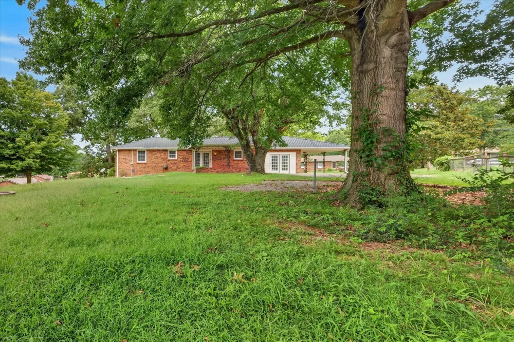 1866 Harriet Drive Clarksville, TN 37040