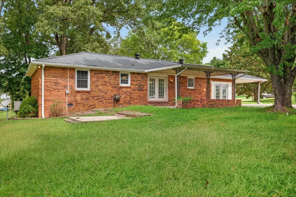 1866 Harriet Drive Clarksville, TN 37040