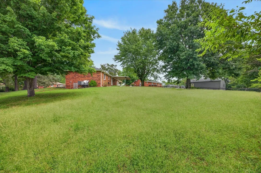 1866 Harriet Drive Clarksville, TN 37040