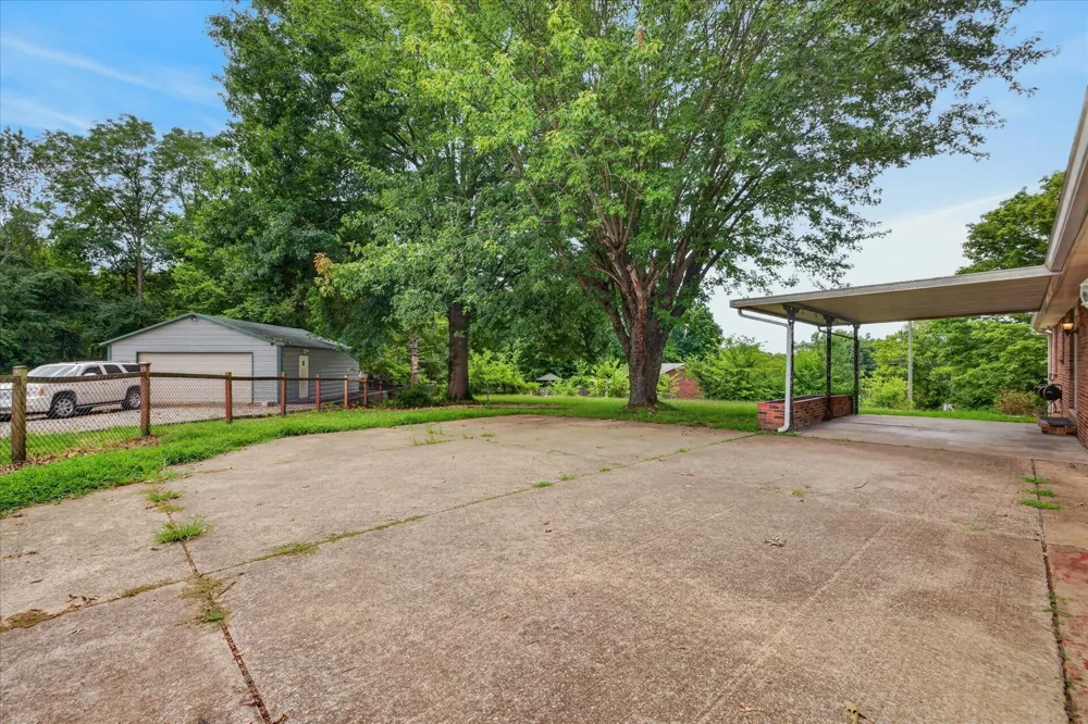 1866 Harriet Drive Clarksville, TN 37040