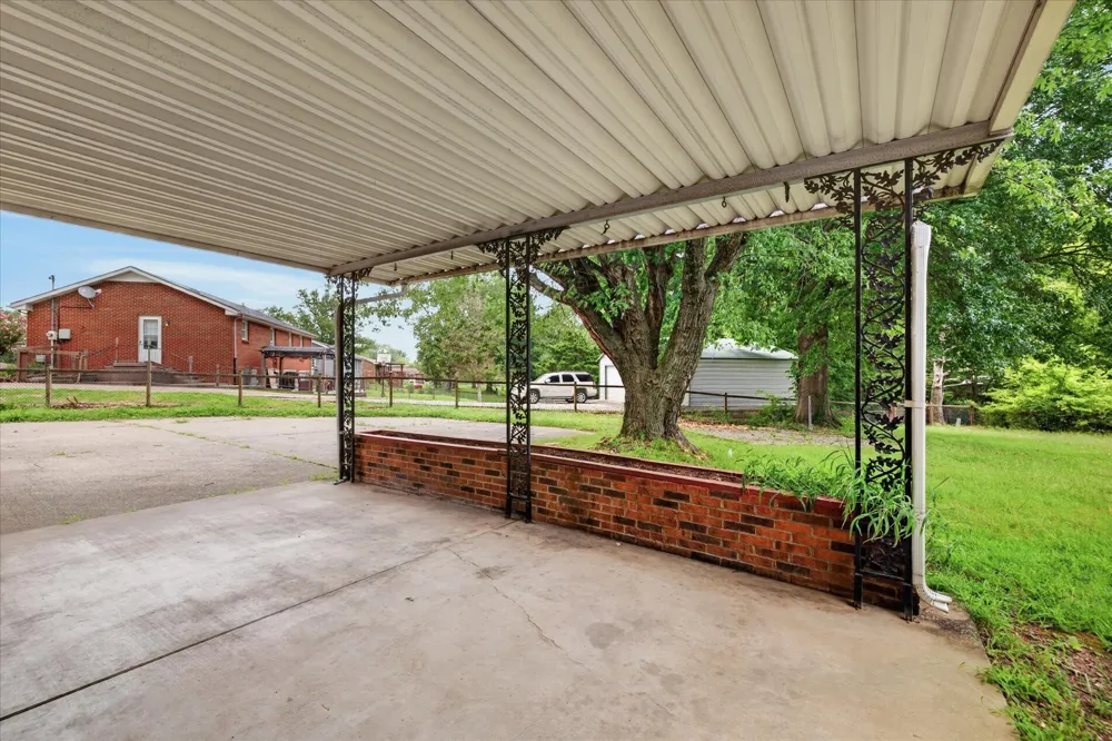 1866 Harriet Drive Clarksville, TN 37040