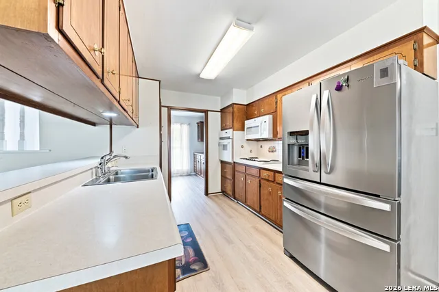 426 Yosemite Dr Hollywood Park, TX 78232