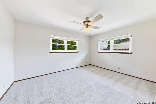426 Yosemite Dr Hollywood Park, TX 78232