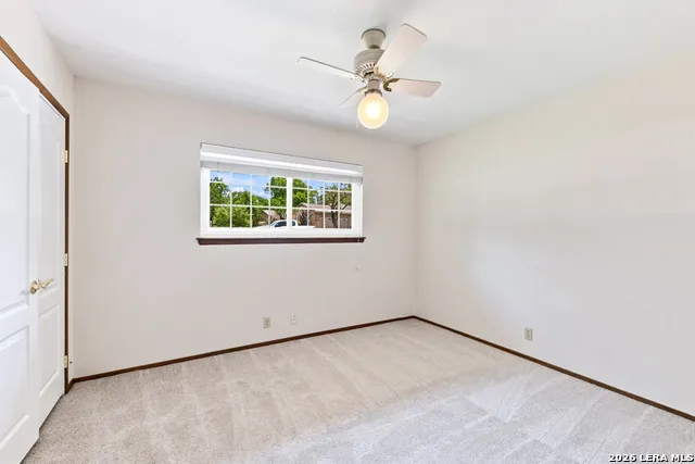 426 Yosemite Dr Hollywood Park, TX 78232