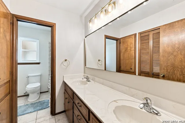 426 Yosemite Dr Hollywood Park, TX 78232