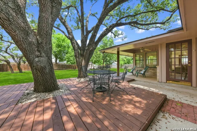 426 Yosemite Dr Hollywood Park, TX 78232