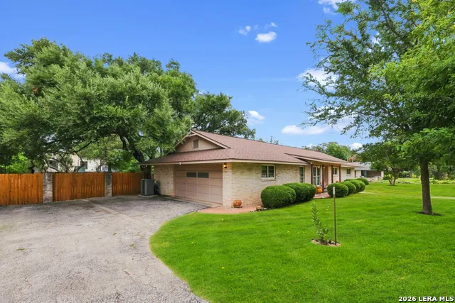 426 Yosemite Dr Hollywood Park, TX 78232