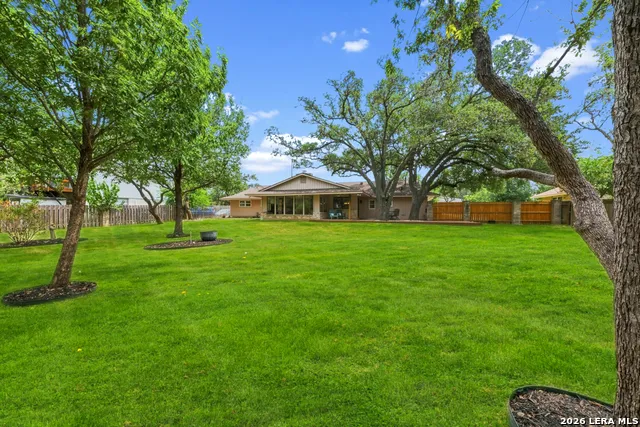 426 Yosemite Dr Hollywood Park, TX 78232