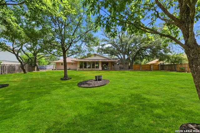 426 Yosemite Dr Hollywood Park, TX 78232