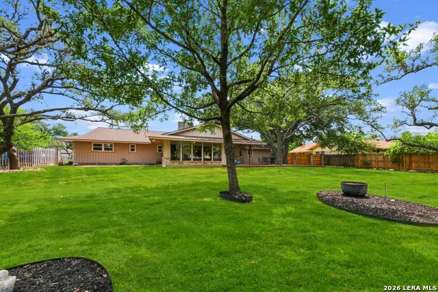 426 Yosemite Dr Hollywood Park, TX 78232