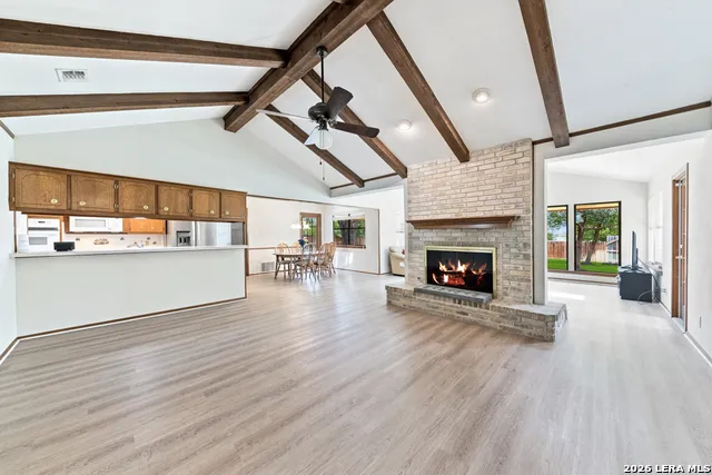 426 Yosemite Dr Hollywood Park, TX 78232