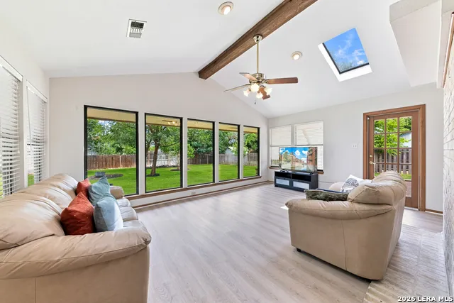 426 Yosemite Dr Hollywood Park, TX 78232