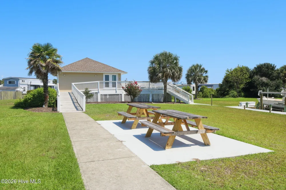 650 Cedar Point Boulevard #C11 Cedar Point, NC 28584