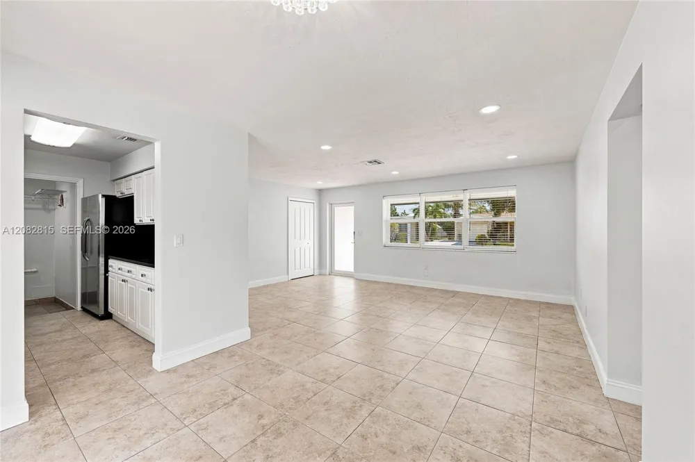 1000 NW 76th Ter Pembroke Pines, FL 33024