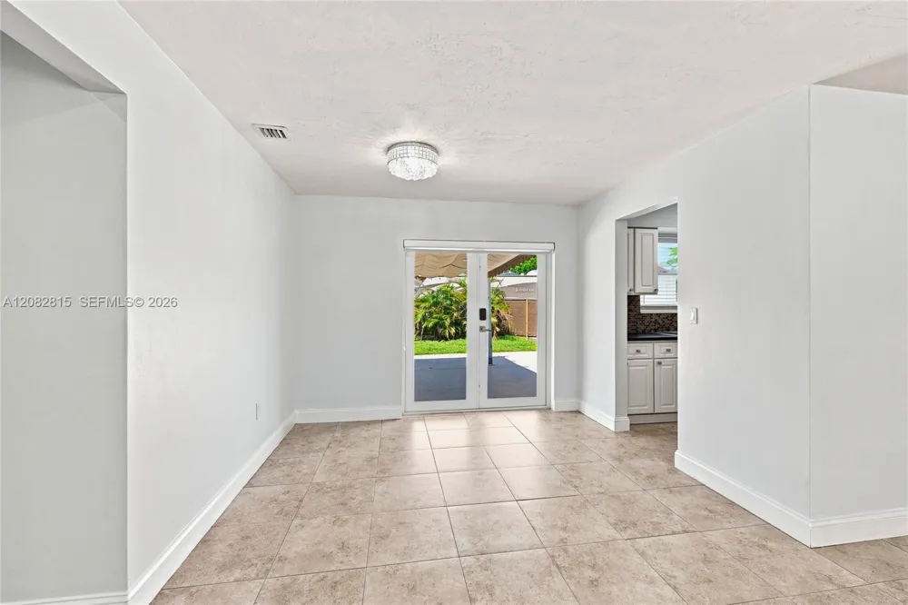 1000 NW 76th Ter Pembroke Pines, FL 33024