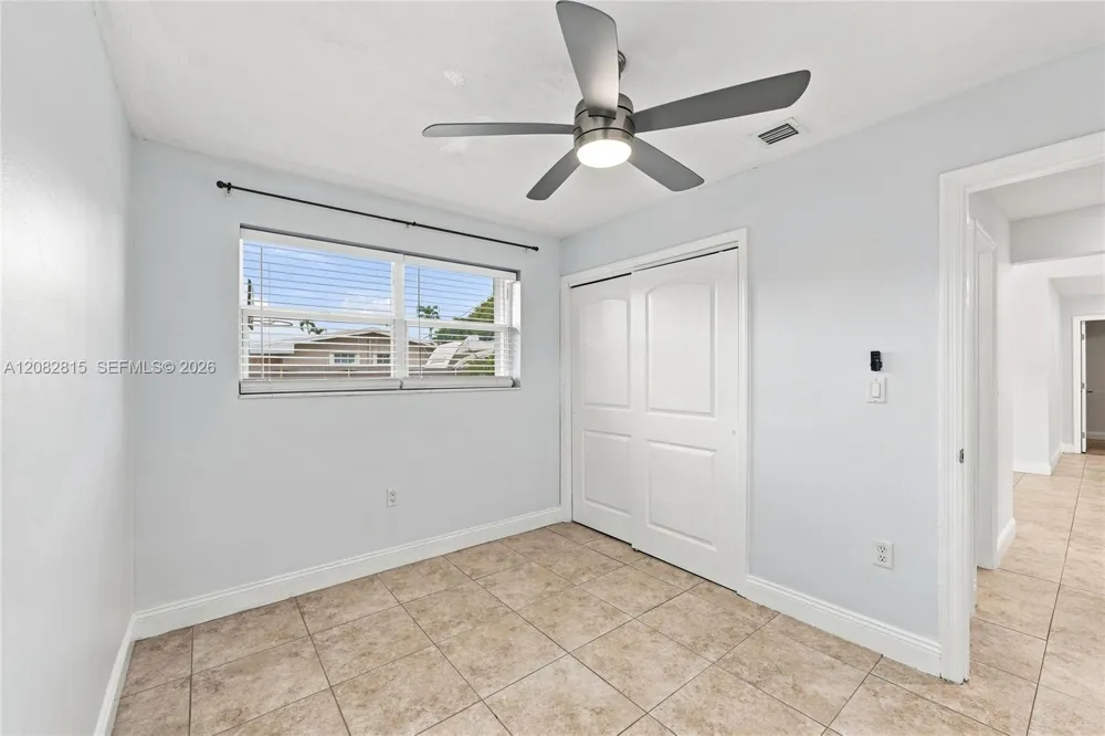 1000 NW 76th Ter Pembroke Pines, FL 33024