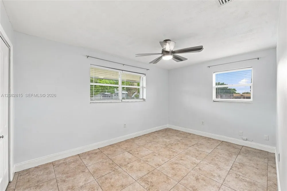 1000 NW 76th Ter Pembroke Pines, FL 33024