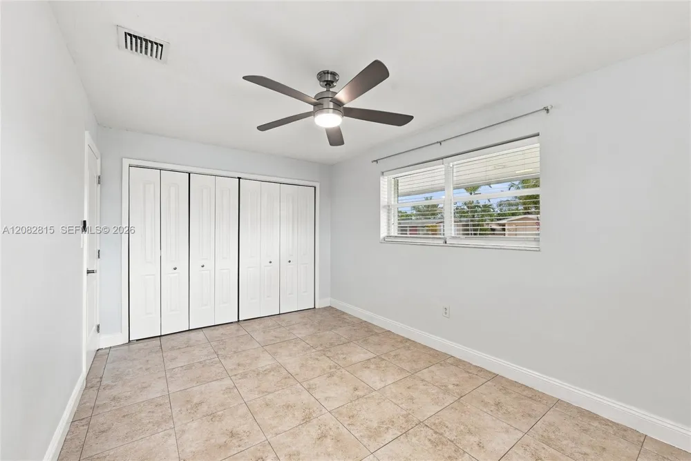 1000 NW 76th Ter Pembroke Pines, FL 33024