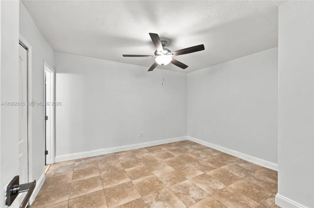 1000 NW 76th Ter Pembroke Pines, FL 33024