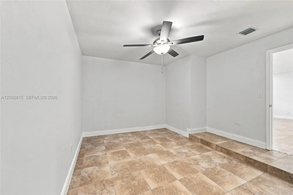 1000 NW 76th Ter Pembroke Pines, FL 33024