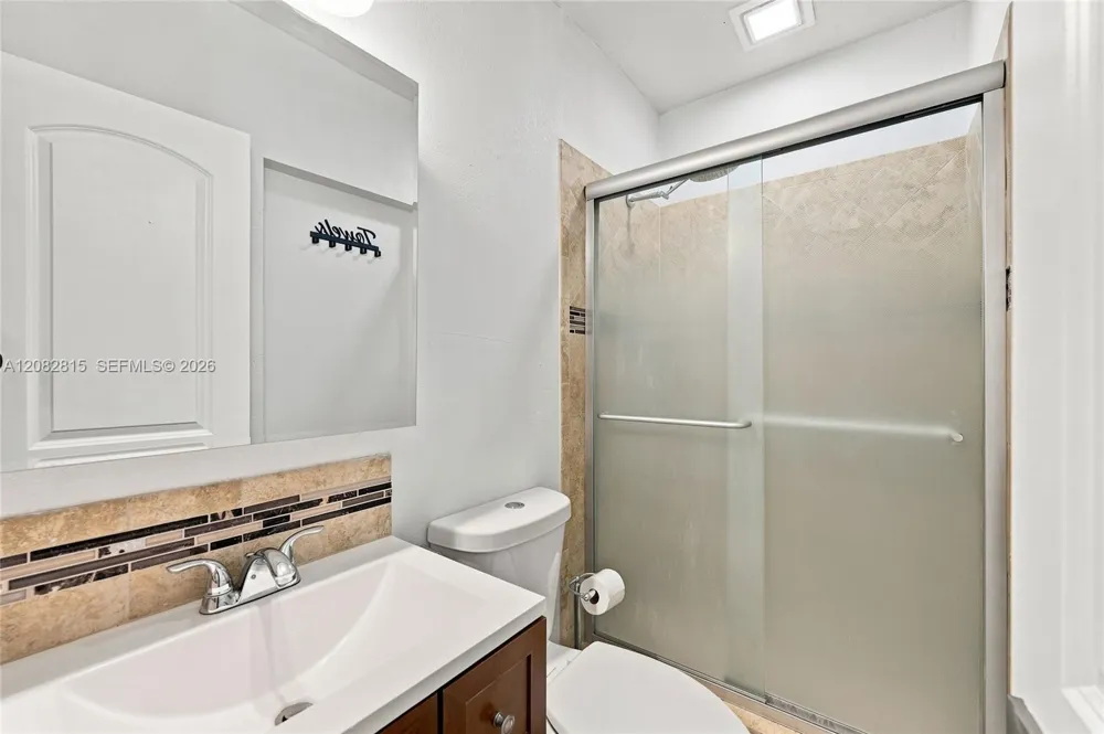 1000 NW 76th Ter Pembroke Pines, FL 33024