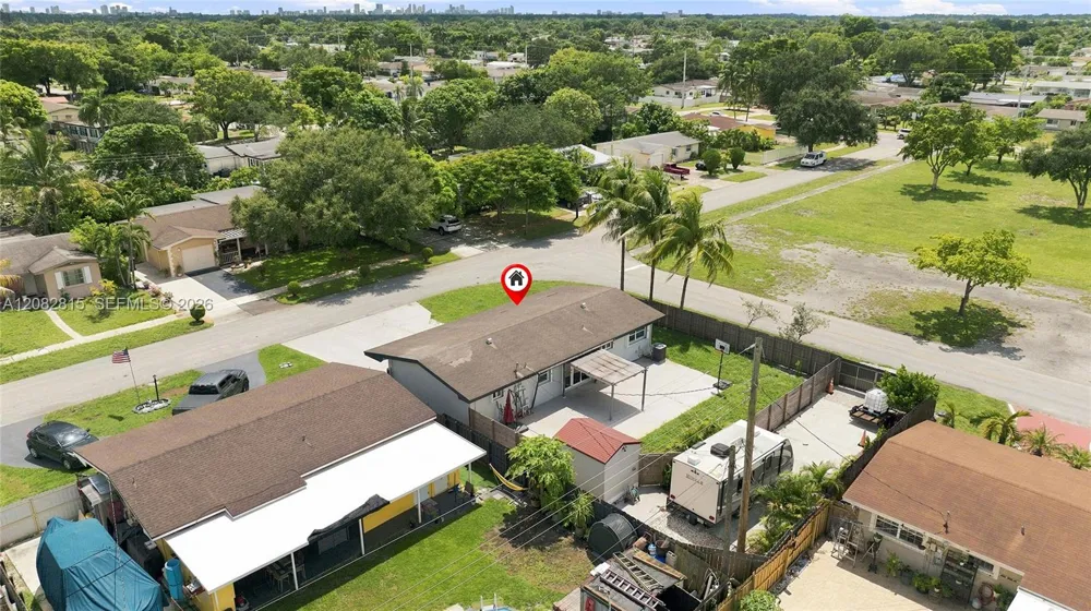 1000 NW 76th Ter Pembroke Pines, FL 33024