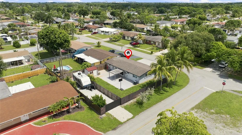 1000 NW 76th Ter Pembroke Pines, FL 33024